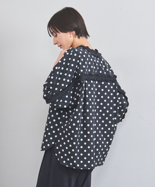 25SS 2.4万 ユナイテッドアローズトウキョウ タックフリルVネックシャツ 25SS 2.4万 ユナイテッドアローズトウキョウ タックフリルV