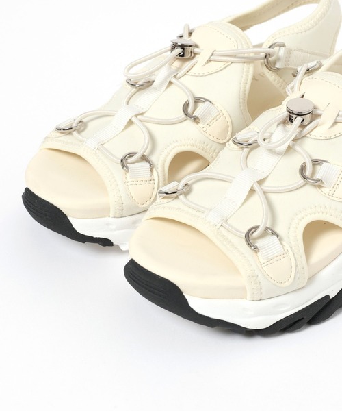 BAYFLOW（ベイフロー）の「[軽量♪疲れにくい]キレイメスニーカーサンダル（サンダル・レディース・アイボリー/ブラック・MEDIUM/LARGE）」の12枚目の写真