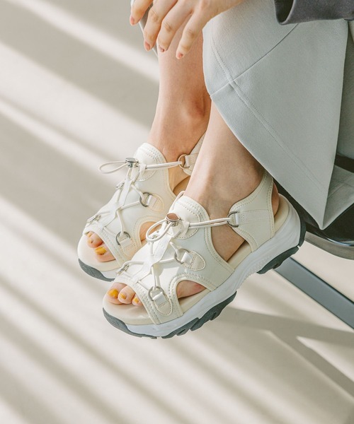 BAYFLOW（ベイフロー）の「[軽量♪疲れにくい]キレイメスニーカーサンダル（サンダル・レディース・アイボリー/ブラック・MEDIUM/LARGE）」の18枚目の写真