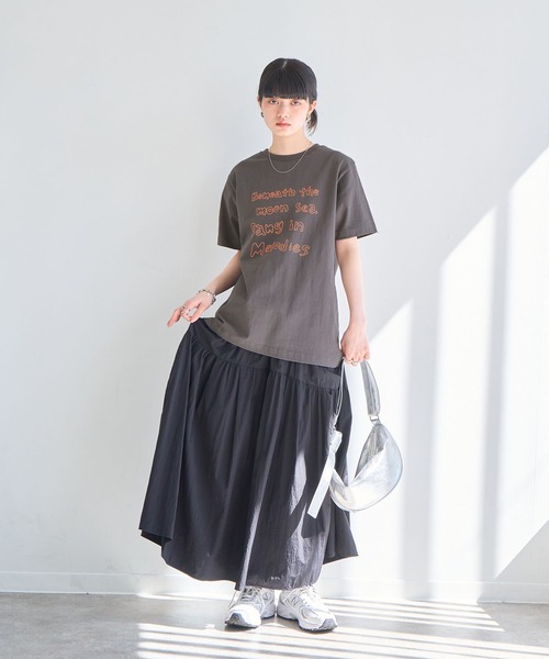 NOGLE（ノグル）の「【NOGLE/ノグル】ロゴプリントTEE（Tシャツ/カットソー・レディース・ライトグレー/ホワイト/チャコール/ダークブラウン・FREE）」の5枚目の写真