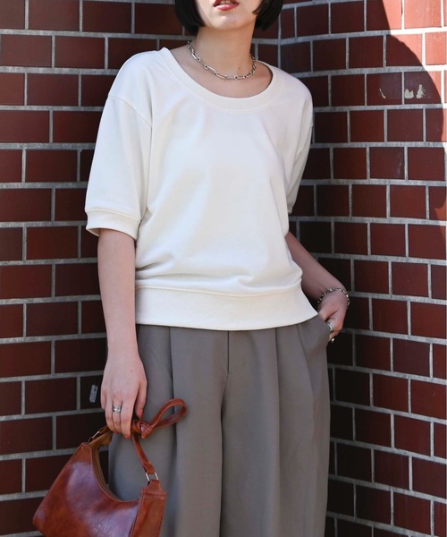 &HALF(アンドハーフ)の「ハーフスリーブスウェット(半袖スウェット)(Tシャツ/カットソー・レディース・アッシュグレー/ブラック/オフホワイト・FREE)」の2枚目の写真