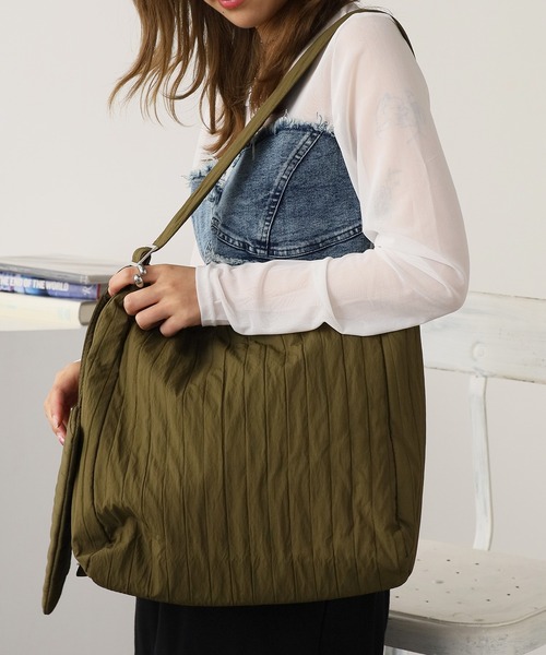 ROOPTOKYO（ループトウキョウ）の「ポーチ付き ショルダーバッグ / 長さ調節可能（ショルダーバッグ・レディース・ブラック/カーキ/ブラウン/パープル/イエロー/ピンク・FREE）」の4枚目の写真