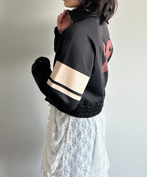 apres jour mignon(アプレジュールミニョン)の「ショート丈トラックジャケット【ZOZOTOWN限定アイテム 】(ブルゾン・レディース・ネイビー/ブラック/レッド・フリー/X-LARGE)」の11枚目の写真