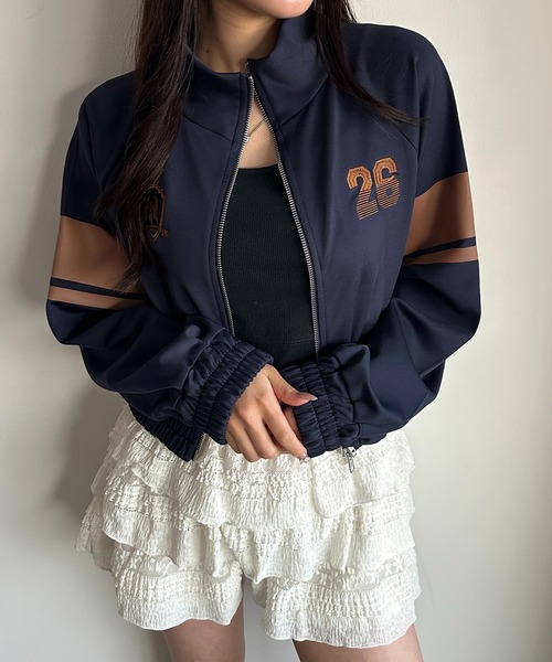 apres jour mignon(アプレジュールミニョン)の「ショート丈トラックジャケット【ZOZOTOWN限定アイテム 】(ブルゾン・レディース・ネイビー/ブラック/レッド・フリー/X-LARGE)」の4枚目の写真