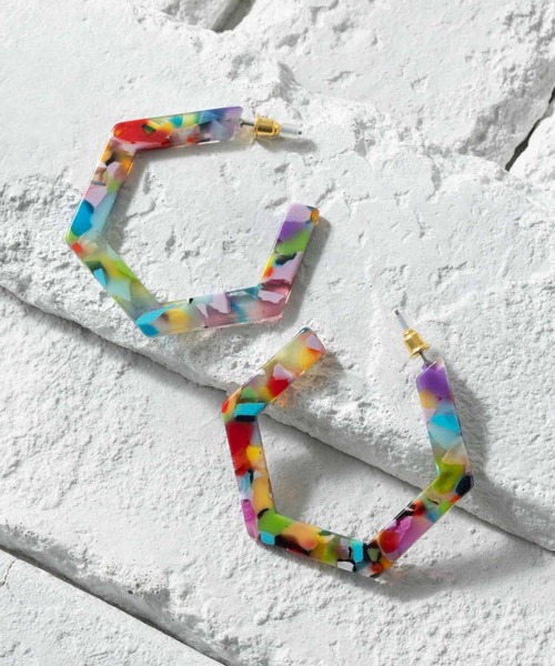 big metal london(ビッグメタルロンドン)の「【金属アレルギー対応】深紅6角形ピアス Scarlett Hexagon Resin Large Hoop Piasu(ピアス(両耳用)・レディース・パープル系その他/レッド系その他/ブルー系その他・FREE)」の3枚目の写真