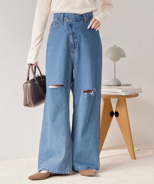 DISCOAT(ディスコート)の「ライトデニムクラッシュワイドパンツ(デニムパンツ・レディース・ブルー・SMALL/MEDIUM/LARGE)」の1枚目の写真