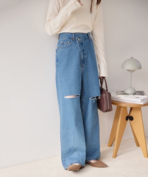 DISCOAT(ディスコート)の「ライトデニムクラッシュワイドパンツ(デニムパンツ・レディース・ブルー・SMALL/MEDIUM/LARGE)」の3枚目の写真