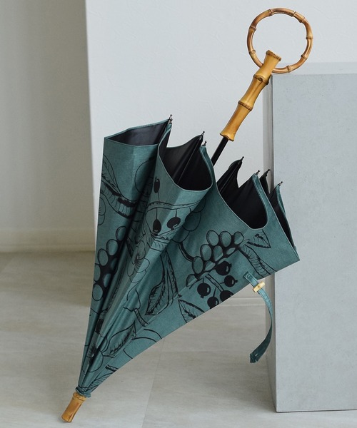 utatane（ウタタネ）の「utatane×Kuovi 日傘 完全遮光100％ 晴雨兼用 北欧色シャンブレー/果樹園 オーチャード（ORCHARD）総柄 リングハンドル（長傘・レディース・イエロー/レッド/ワイン/スモークピンク/グリーン・FREE）」の16枚目の写真