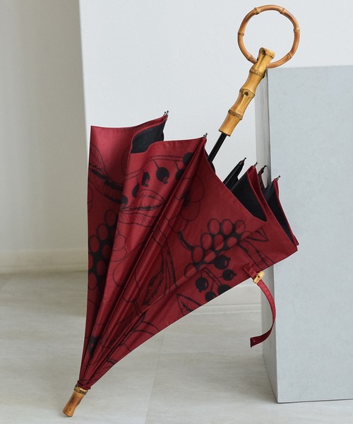 utatane（ウタタネ）の「utatane×Kuovi 日傘 完全遮光100％ 晴雨兼用 北欧色シャンブレー/果樹園 オーチャード（ORCHARD）総柄 リングハンドル（長傘・レディース・イエロー/レッド/ワイン/スモークピンク/グリーン・FREE）」の18枚目の写真