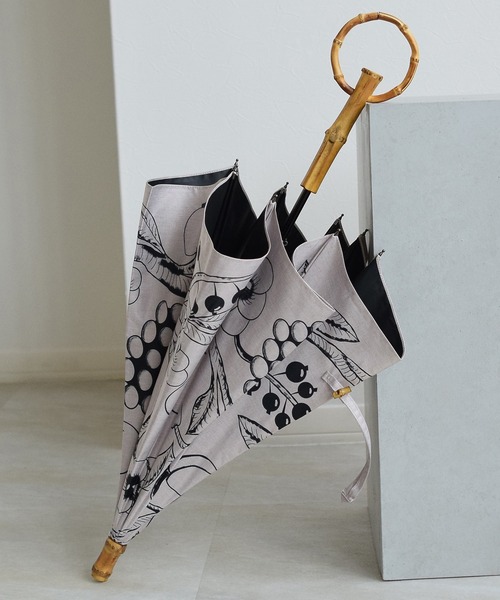 utatane（ウタタネ）の「utatane×Kuovi 日傘 完全遮光100％ 晴雨兼用 北欧色シャンブレー/果樹園 オーチャード（ORCHARD）総柄 リングハンドル（長傘・レディース・イエロー/レッド/ワイン/スモークピンク/グリーン・FREE）」の20枚目の写真