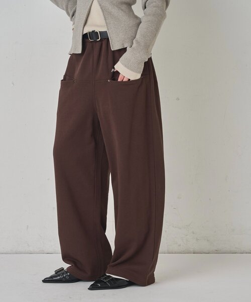 WHO'S WHO gallery（フーズフーギャラリー）の「【低身長・高身長対応】スラッシュポケットスウェットイージーパンツ（スウェットパンツ・レディース・グレー/ブラック/ブラック系その他/ダークブラウン/ライトグレー/カーキ/ネイビー/ブラック系その他2/ブラウン系その他・MEDIUM/SMALL/X-SMALL）」の6枚目の写真