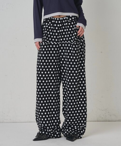 WHO'S WHO gallery（フーズフーギャラリー）の「【低身長・高身長対応】スラッシュポケットスウェットイージーパンツ（スウェットパンツ・レディース・グレー/ブラック/ブラック系その他/ダークブラウン/ライトグレー/カーキ/ネイビー/ブラック系その他2/ブラウン系その他・MEDIUM/SMALL/X-SMALL）」の4枚目の写真