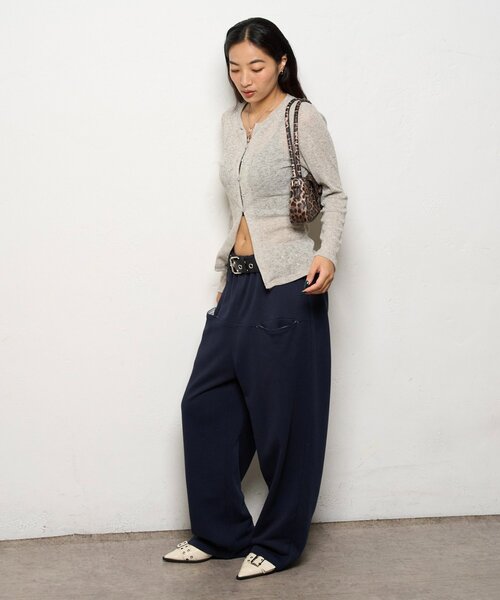 WHO'S WHO gallery（フーズフーギャラリー）の「【低身長・高身長対応】スラッシュポケットスウェットイージーパンツ（スウェットパンツ・レディース・グレー/ブラック/ブラック系その他/ダークブラウン/ライトグレー/カーキ/ネイビー/ブラック系その他2/ブラウン系その他・MEDIUM/SMALL/X-SMALL）」の15枚目の写真