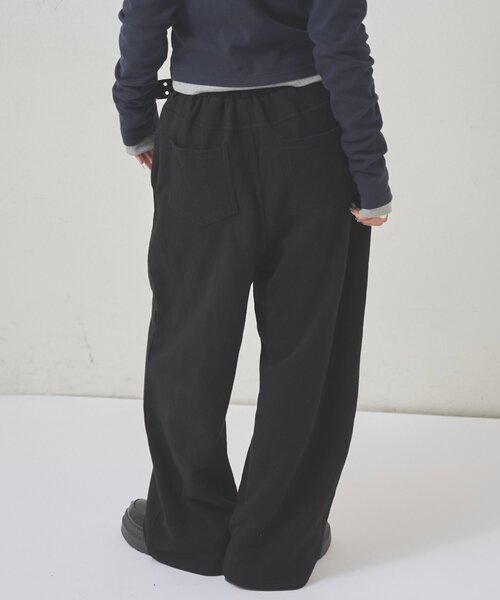 WHO'S WHO gallery（フーズフーギャラリー）の「【低身長・高身長対応】スラッシュポケットスウェットイージーパンツ（スウェットパンツ・レディース・グレー/ブラック/ブラック系その他/ダークブラウン/ライトグレー/カーキ/ネイビー/ブラック系その他2/ブラウン系その他・MEDIUM/SMALL/X-SMALL）」の21枚目の写真