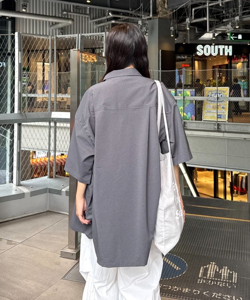 MoL（モル）の「【MOL】ユニセックスドライバーズワイドシャツ（シャツ/ブラウス・レディース・ネイビー/チャコールグレー/ブラック・ONE SIZE/LARGE/MEDIUM）」の8枚目の写真