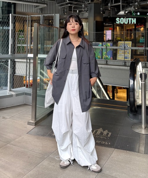 MoL（モル）の「【MOL】ユニセックスドライバーズワイドシャツ（シャツ/ブラウス・レディース・ネイビー/チャコールグレー/ブラック・ONE SIZE/LARGE/MEDIUM）」の4枚目の写真