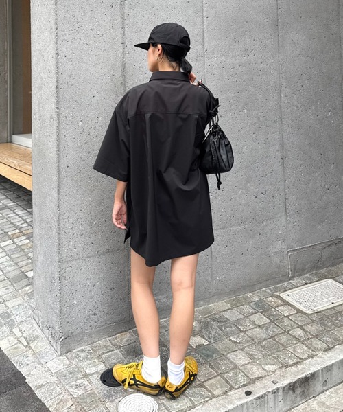 MoL（モル）の「【MOL】ユニセックスドライバーズワイドシャツ（シャツ/ブラウス・レディース・ネイビー/チャコールグレー/ブラック・ONE SIZE/LARGE/MEDIUM）」の21枚目の写真