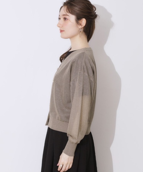 couture brooch（クチュールブローチ）の「【上品な透け感・通勤】ダブルパール調釦シアーカーディガン（カーディガン/ボレロ・レディース・ライトグレー/ブラック/オフホワイト/ピンク/ブラウン系その他・42/38）」の12枚目の写真