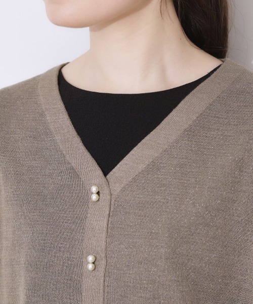 couture brooch（クチュールブローチ）の「【上品な透け感・通勤】ダブルパール調釦シアーカーディガン（カーディガン/ボレロ・レディース・ライトグレー/ブラック/オフホワイト/ピンク/ブラウン系その他・42/38）」の14枚目の写真