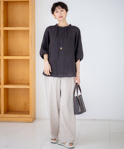 23区 L(ニジュウサンクオオキイサイズ)の「【洗える】LIBECOリネン ボリュームスリーブ ブラウス(シャツ/ブラウス・レディース・ホワイト系/ダークブラウン系/ダークグリーン系/ふじ色系/スカイブルー系/オールドローズ系・48/46/44)」の11枚目の写真