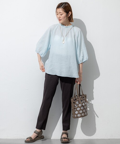 23区 L(ニジュウサンクオオキイサイズ)の「【洗える】LIBECOリネン ボリュームスリーブ ブラウス(シャツ/ブラウス・レディース・ホワイト系/ダークブラウン系/ダークグリーン系/ふじ色系/スカイブルー系/オールドローズ系・48/46/44)」の20枚目の写真