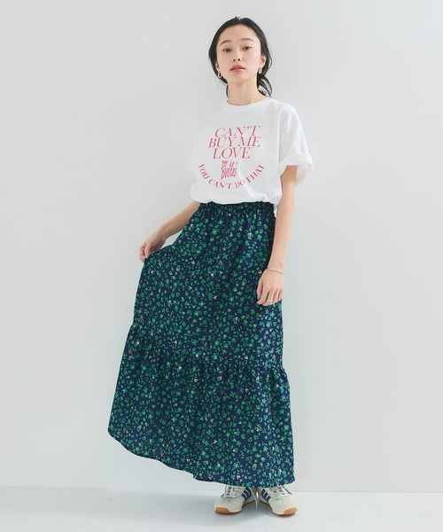 le cercle ADAM ET ROPE'(ルセルクルアダムエロペ)の「小花柄ティアードスカート(スカート・レディース・ブラック系その他2/ブルー系その他6・FREE)」の4枚目の写真