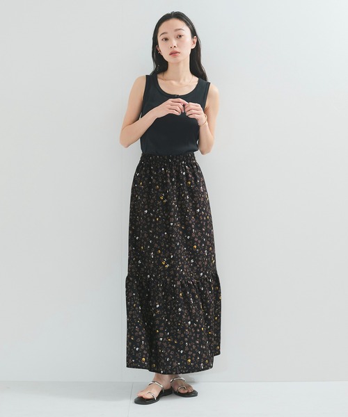 le cercle ADAM ET ROPE'(ルセルクルアダムエロペ)の「小花柄ティアードスカート(スカート・レディース・ブラック系その他2/ブルー系その他6・FREE)」の6枚目の写真