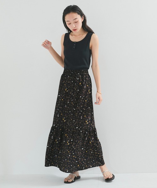 le cercle ADAM ET ROPE'(ルセルクルアダムエロペ)の「小花柄ティアードスカート(スカート・レディース・ブラック系その他2/ブルー系その他6・FREE)」の8枚目の写真