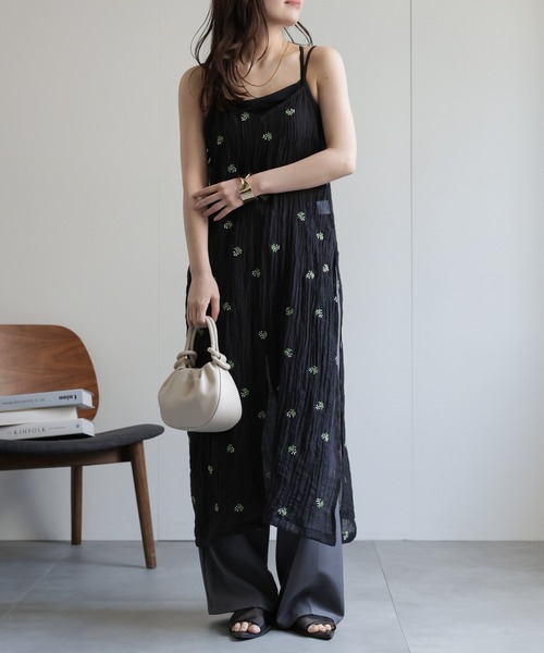 ap retro(アプレトロ)の「小花柄刺繍シアーキャミワンピース(ワンピース・レディース・ブラック/アイボリー・FREE)」の19枚目の写真