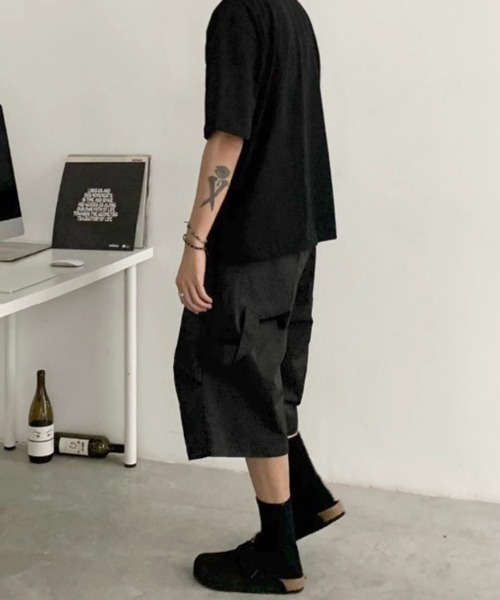 NOWLE（ノウル）の「【NOWLE】ルーズフィット ナイロン カーゴ ハーフパンツ（カーゴパンツ・メンズ・ブラック/グレイッシュベージュ・SMALL/MEDIUM/LARGE/X-LARGE）」の12枚目の写真