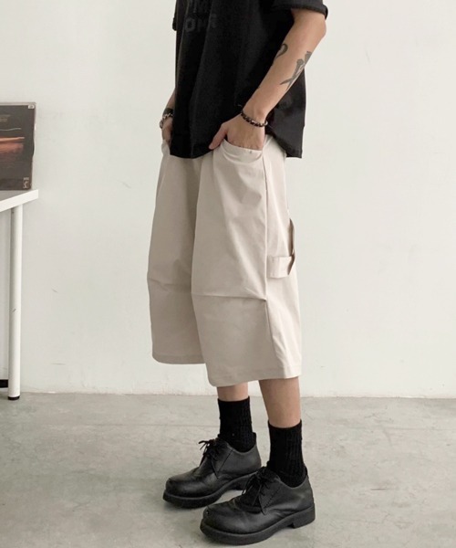 NOWLE（ノウル）の「【NOWLE】ルーズフィット ナイロン カーゴ ハーフパンツ（カーゴパンツ・メンズ・ブラック/グレイッシュベージュ・SMALL/MEDIUM/LARGE/X-LARGE）」の9枚目の写真