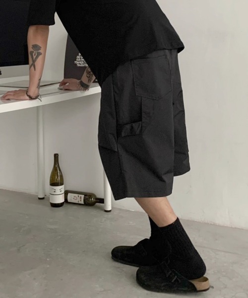 NOWLE（ノウル）の「【NOWLE】ルーズフィット ナイロン カーゴ ハーフパンツ（カーゴパンツ・メンズ・ブラック/グレイッシュベージュ・SMALL/MEDIUM/LARGE/X-LARGE）」の13枚目の写真