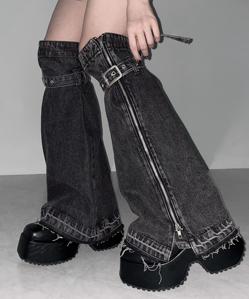 me+em select（ミームセレクト）の「【 ２color 】ベルテッドサイドジップデニムレッグカバー ／ Belted side zip denim leg cover（レッグウォーマー・レディース・ブラック/ブルー・FREE）」の7枚目の写真