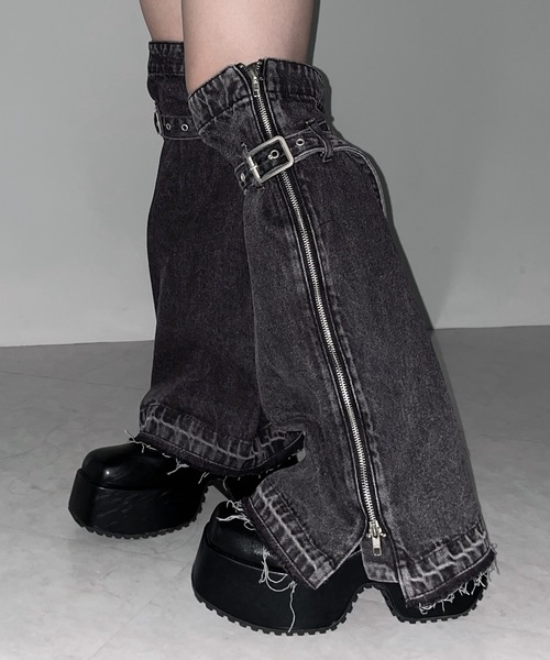 me+em select（ミームセレクト）の「【 ２color 】ベルテッドサイドジップデニムレッグカバー ／ Belted side zip denim leg cover（レッグウォーマー・レディース・ブラック/ブルー・FREE）」の5枚目の写真