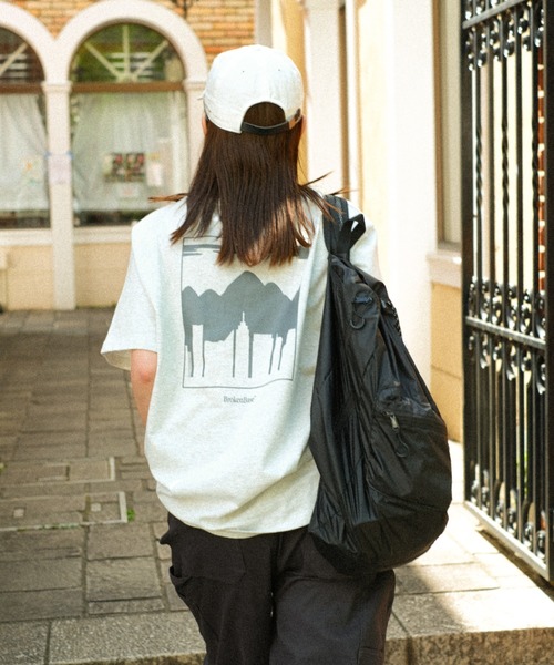 BROKEN BASE(ブロークンベース)の「シティマウンテングラフィックTシャツ(Tシャツ/カットソー・メンズ・ネイビー/ホワイト/アッシュ・MEDIUM/LARGE)」の16枚目の写真