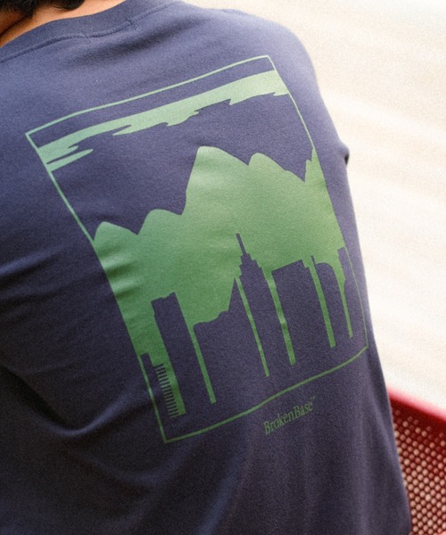 BROKEN BASE(ブロークンベース)の「シティマウンテングラフィックTシャツ(Tシャツ/カットソー・メンズ・ネイビー/ホワイト/アッシュ・MEDIUM/LARGE)」の10枚目の写真