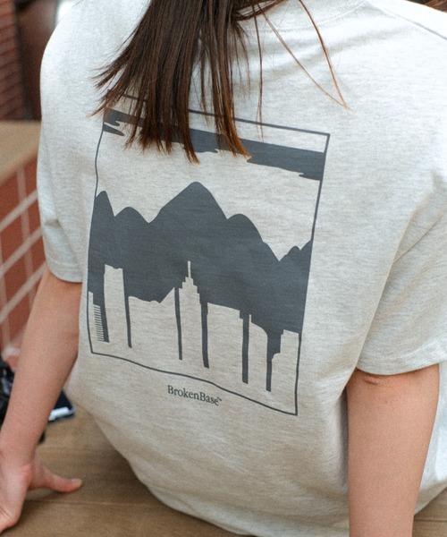 BROKEN BASE(ブロークンベース)の「シティマウンテングラフィックTシャツ(Tシャツ/カットソー・メンズ・ネイビー/ホワイト/アッシュ・MEDIUM/LARGE)」の7枚目の写真