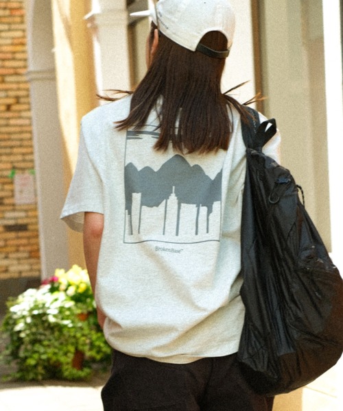 BROKEN BASE(ブロークンベース)の「シティマウンテングラフィックTシャツ(Tシャツ/カットソー・メンズ・ネイビー/ホワイト/アッシュ・MEDIUM/LARGE)」の5枚目の写真