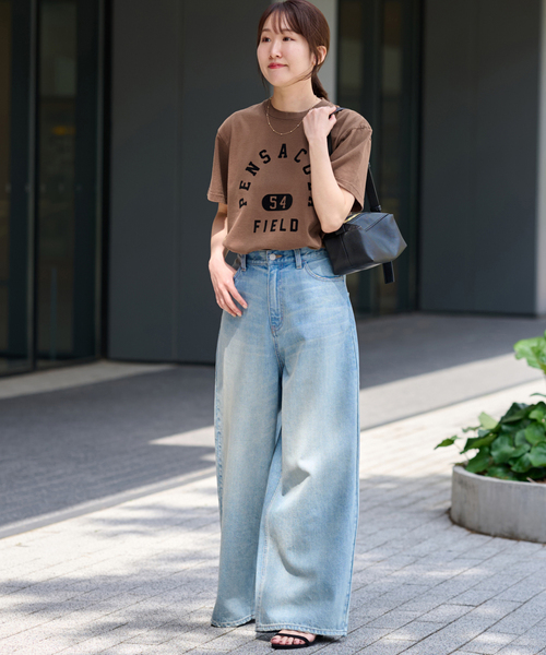 JOURNAL STANDARD relume(ジャーナルスタンダード レリューム)の「別注【GULFCOAST SPORTSWEAR】ロゴTシャツ(Tシャツ/カットソー・レディース・ブラウン/ネイビー・FREE)」の4枚目の写真