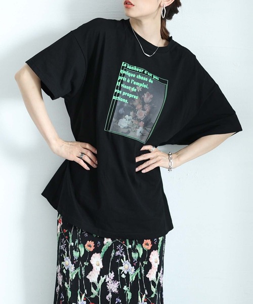Sawa a la mode(サワアラモード)の「花柄パネルプリントビッグTシャツ(Tシャツ/カットソー・レディース・ブラック/ホワイト・FREE)」の1枚目の写真