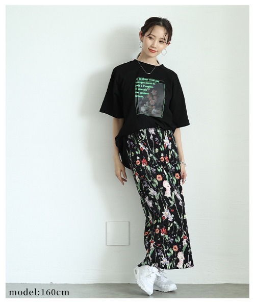 Sawa a la mode(サワアラモード)の「花柄パネルプリントビッグTシャツ(Tシャツ/カットソー・レディース・ブラック/ホワイト・FREE)」の14枚目の写真