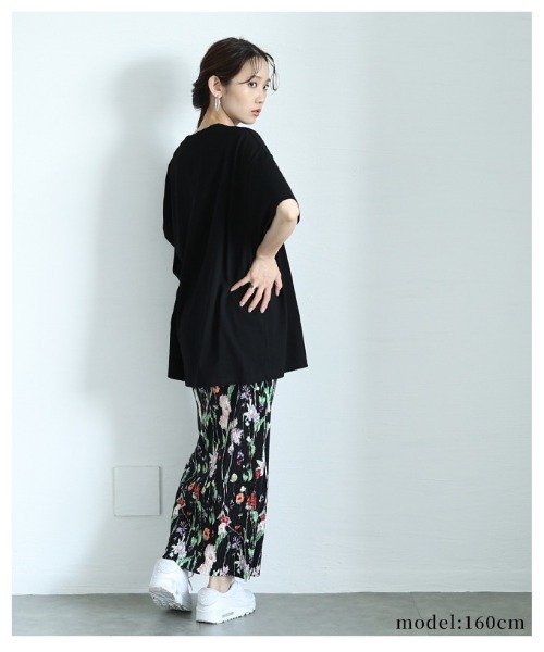 Sawa a la mode(サワアラモード)の「花柄パネルプリントビッグTシャツ(Tシャツ/カットソー・レディース・ブラック/ホワイト・FREE)」の18枚目の写真