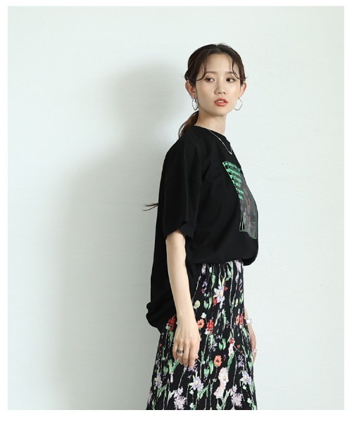 Sawa a la mode(サワアラモード)の「花柄パネルプリントビッグTシャツ(Tシャツ/カットソー・レディース・ブラック/ホワイト・FREE)」の21枚目の写真