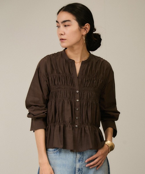 SALON adam et rope'（サロン アダム エ ロペ）の「Shuttlenotesワッシャーローンシャーリングブラウス［洗える］（シャツ/ブラウス・レディース・ブラウン/ブラック/オフホワイト・FREE）」の9枚目の写真