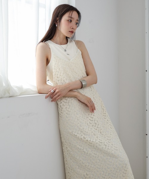 Bab（バブ）の「【低身長向けサイズあり】刺繍フラワーキャミワンピース（ワンピース・レディース・アイボリー/ブラック/グリーン・S/M）」の4枚目の写真