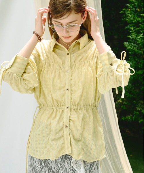 loin nuit(ロワンニュイ)の「shirring ribbon tops / シャーリングリボントップス(シャツ/ブラウス・レディース・ホワイト/ライトグリーン・FREE)」の2枚目の写真