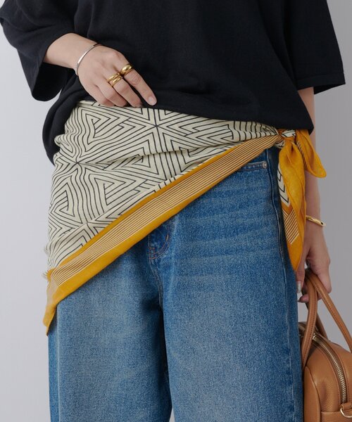 RIVE DROITE（リヴドロワ）の「【アレンジ自在！】スクエアストール（ストール/ショール・レディース・マスタード/ブラック・FREE）」の14枚目の写真