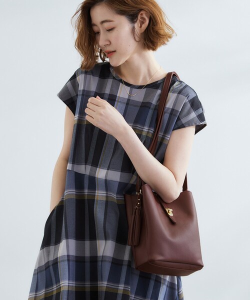 grove(グローブ)の「人間工学ベルトタッセル縦型ショルダー(ショルダーバッグ・レディース・モスグリーン/ボルドー/シルバー系その他/ブラック・00)」の3枚目の写真