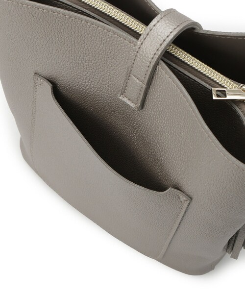 grove(グローブ)の「人間工学ベルトタッセル縦型ショルダー(ショルダーバッグ・レディース・モスグリーン/ボルドー/シルバー系その他/ブラック・00)」の7枚目の写真