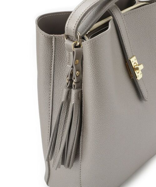 grove(グローブ)の「人間工学ベルトタッセル縦型ショルダー(ショルダーバッグ・レディース・モスグリーン/ボルドー/シルバー系その他/ブラック・00)」の6枚目の写真